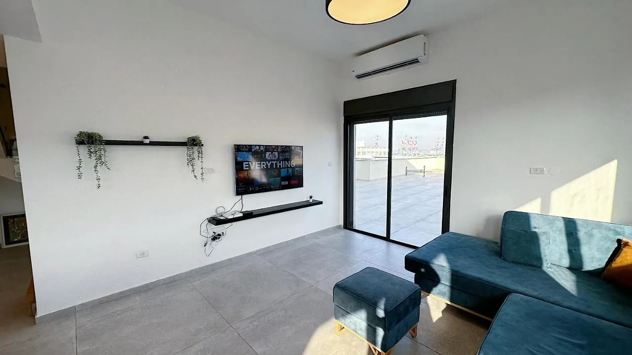 Unique Penthouse In Center Of 海法